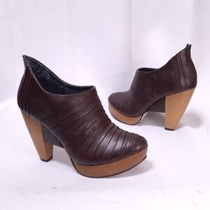 Irregular Choice Zubes Brown Leather Ankle Boots Sz‎ 6.5 Pleated Wooden Heel